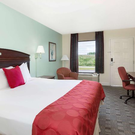 Hotel Ramada By Wyndham Pelham Esterno foto