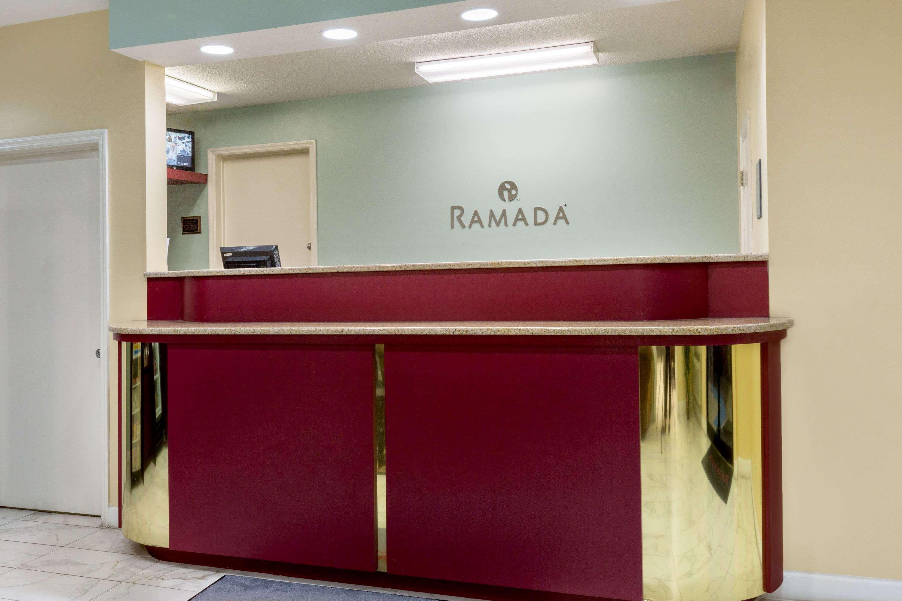 Hotel Ramada By Wyndham Pelham Esterno foto