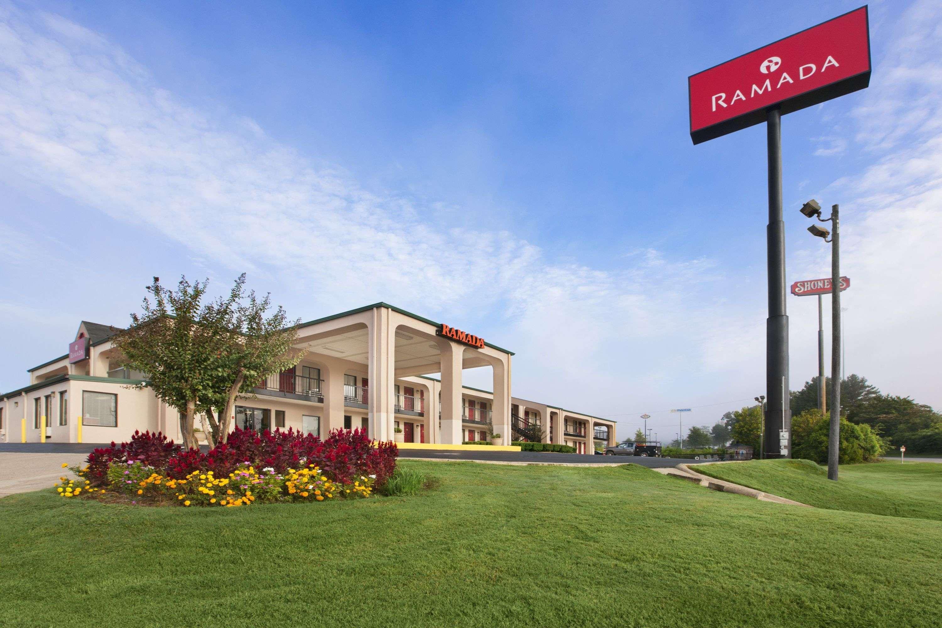 Hotel Ramada By Wyndham Pelham Esterno foto